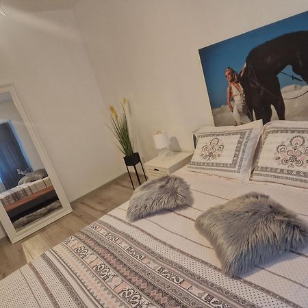Apartament De Lux Крайова Екстериор снимка